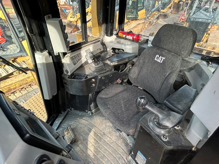 2015-caterpillar-d6t-lgp-image-61