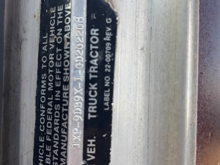 1986-peterbilt-semi-truck-image-21