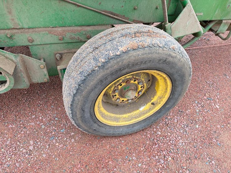 john-deere-336-image-8