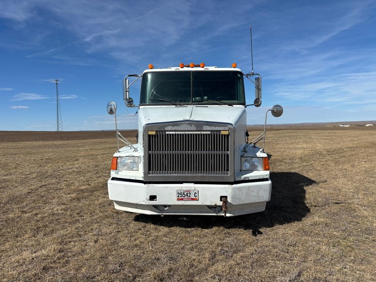 1996-volvo-aero-semi-image-3