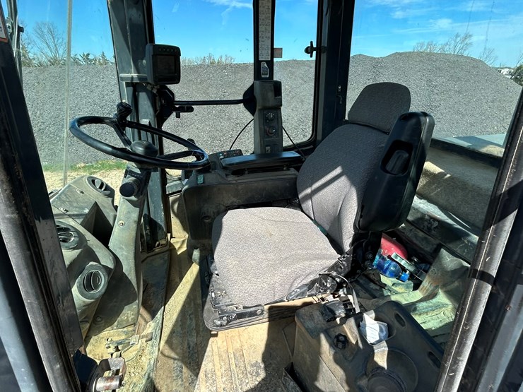 2010-deere-544k-image-67
