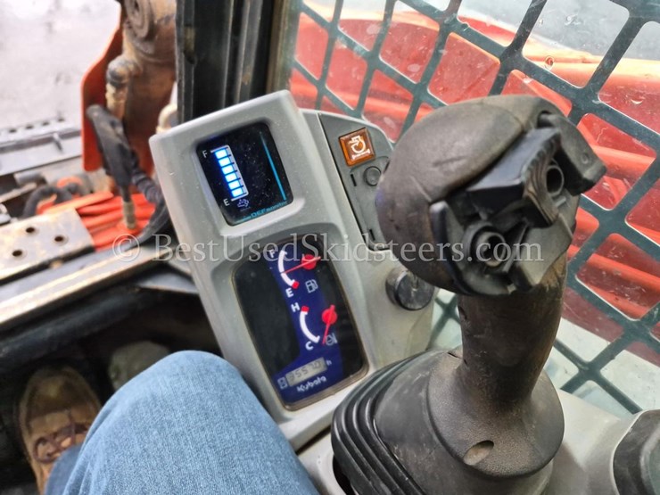 2019-kubota-svl95-2-skid-steer-loader-image-9