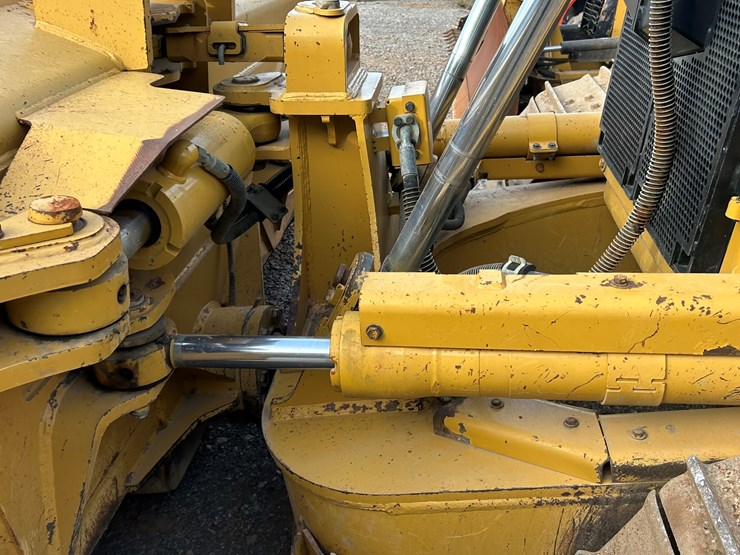 2015-caterpillar-d6t-lgp-image-12