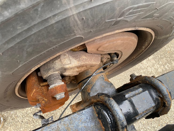 2016-peterbilt-325-image-84