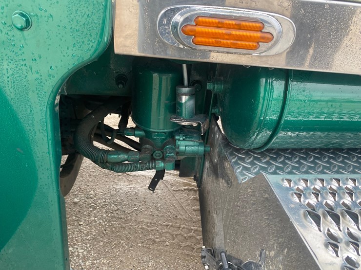 2002-peterbilt-379-image-112