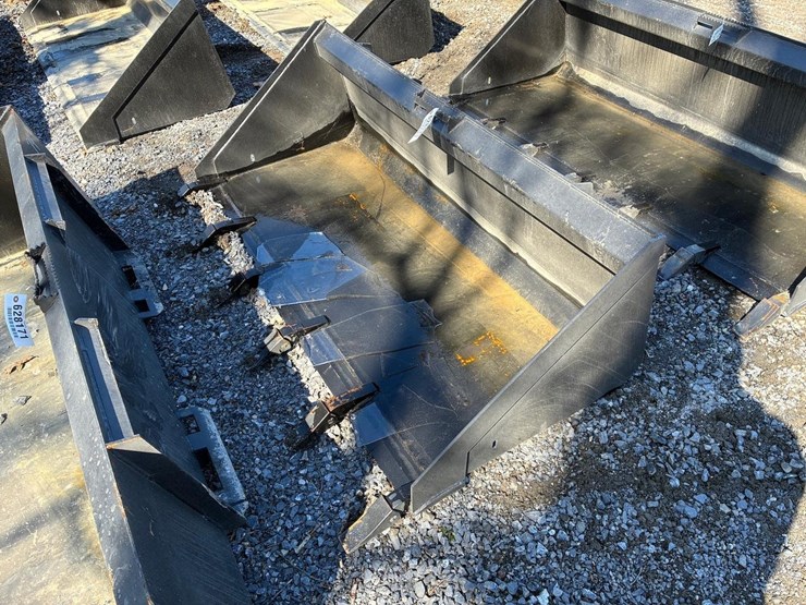 wildcat-68"-skid-steer-tooth-bucket-image-2