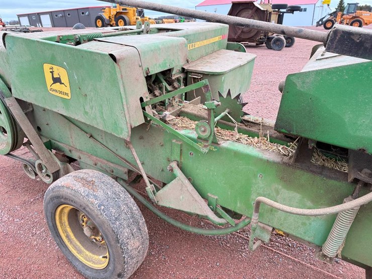 john-deere-336-image-10