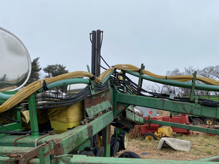 kinze-24-row-planter-image-53