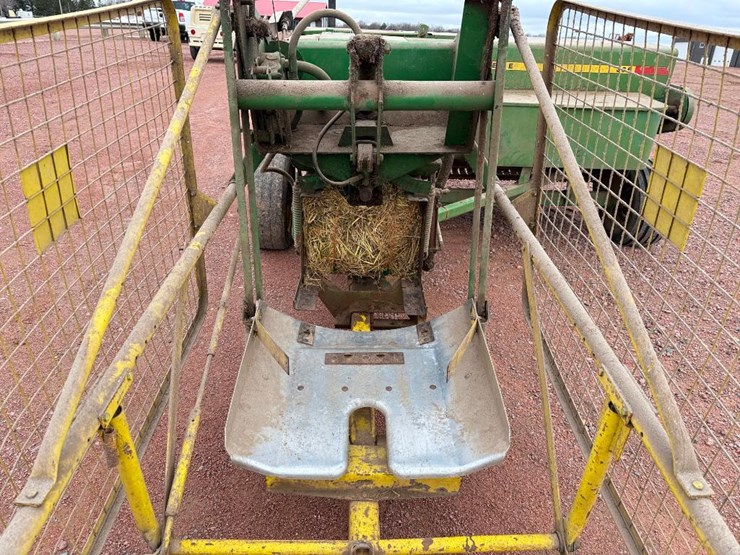 john-deere-336-image-13