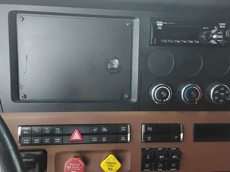 2019-freightliner-cascadia-126-image-35