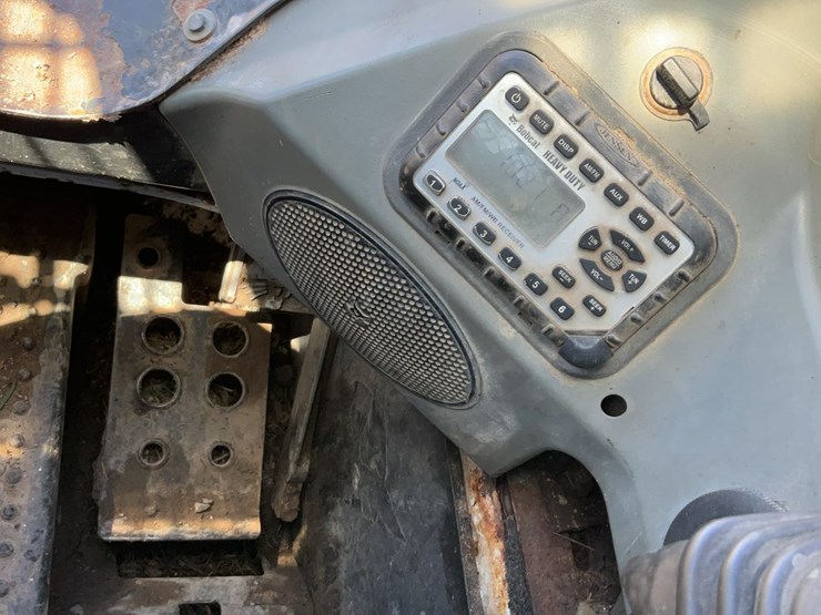 2013-bobcat-s630-image-17