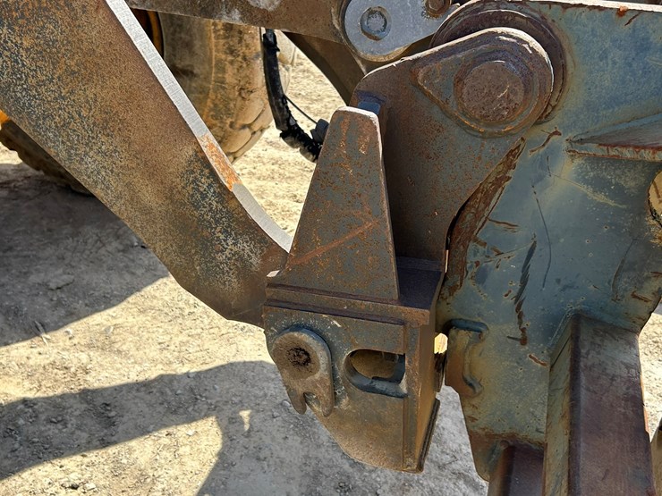 2010-deere-544k-image-14