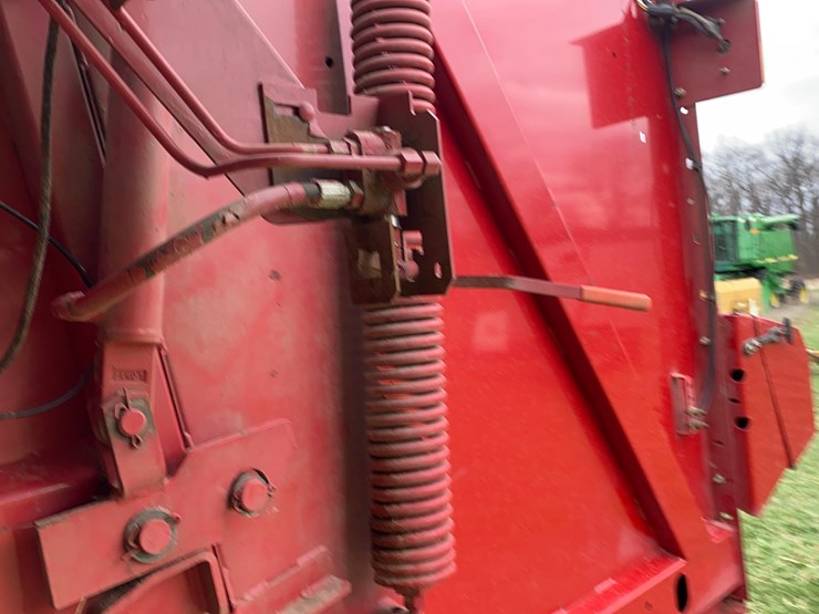 new-holland-br7060-image-30