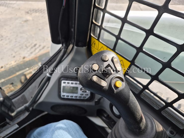 2023-bobcat-t770-image-24