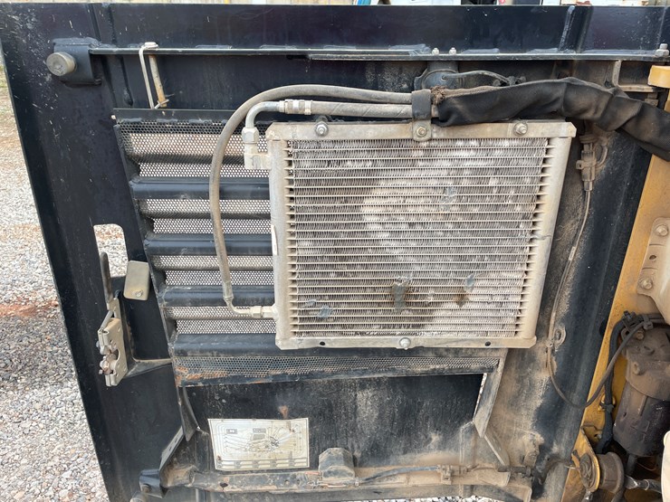 2017-caterpillar-259d-image-24