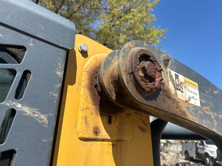 2015-deere-333e-image-20