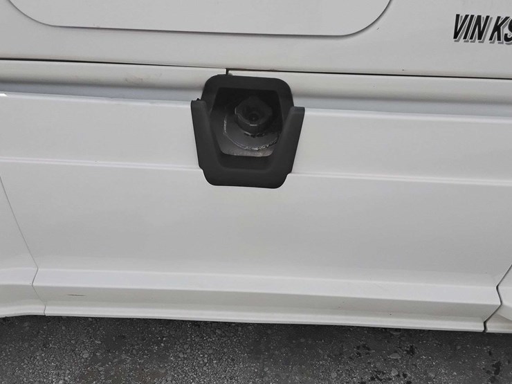 2019-freightliner-cascadia-126-image-14