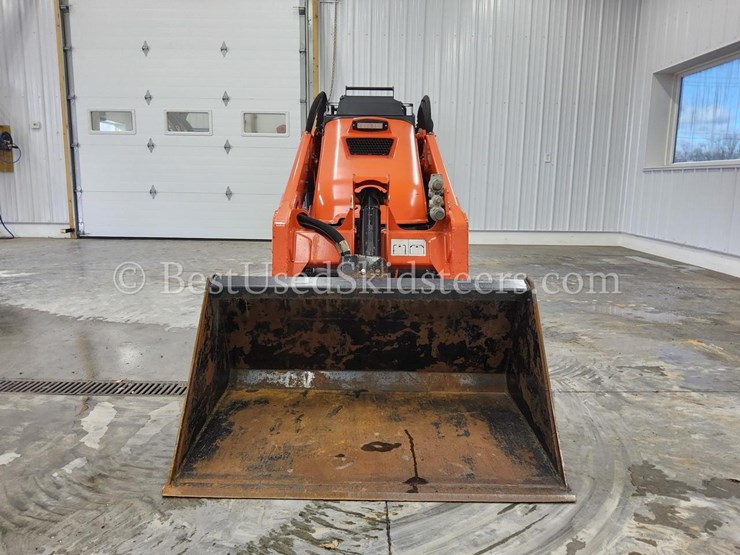 2023-kubota-scl1000-image-3