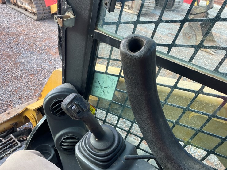 2017-caterpillar-259d-image-46