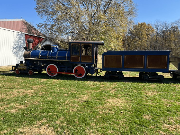 frick-steam-locomotive-with-track-image-17