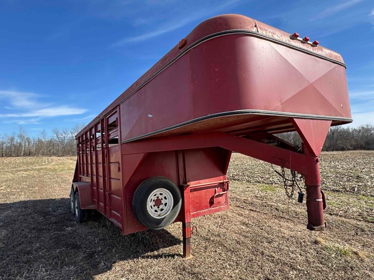 1992-wilro-livestock-trailer,-steel,-20'-x-6-1/2'-,-cut-gate,-**-titled-**-image-22