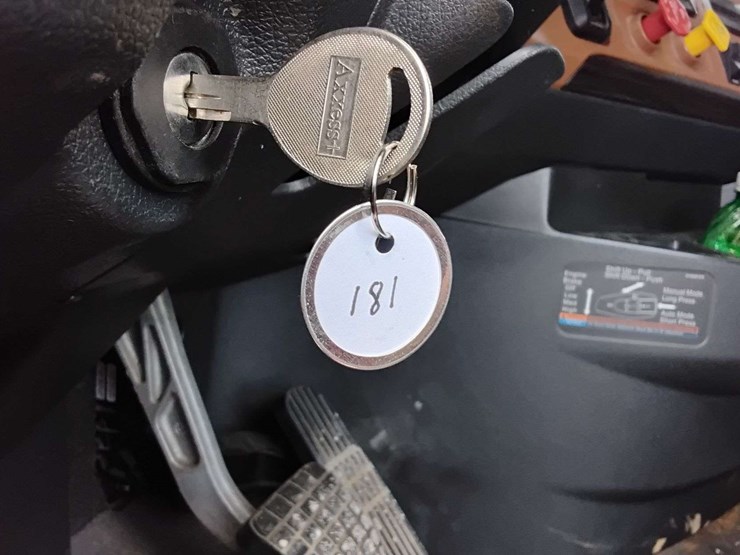 2020-freightliner-cascadia-126-image-68