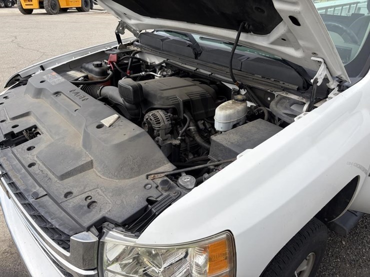 2011-chevrolet-2500-image-6