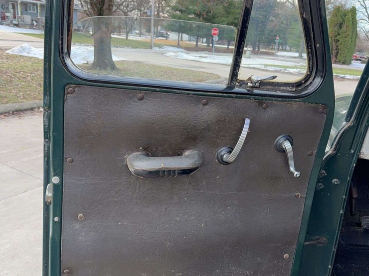 1951-international-l-112-image-30