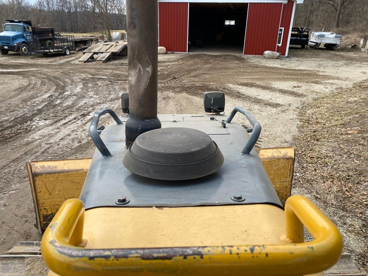 2005-deere-700h-image-44