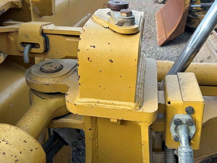 2015-caterpillar-d6t-lgp-image-16