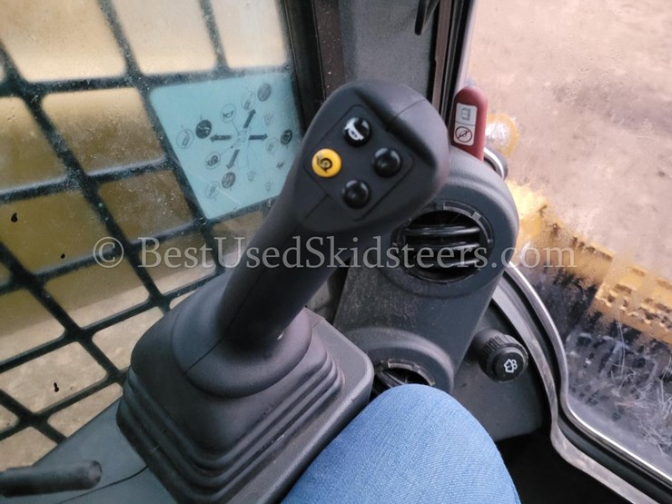 2023-caterpillar-262d3-image-21