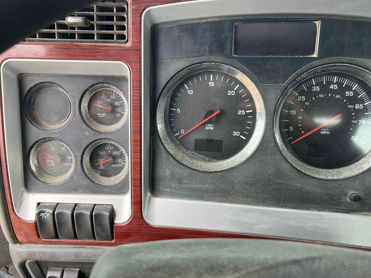 2010-kenworth-t800-image-7