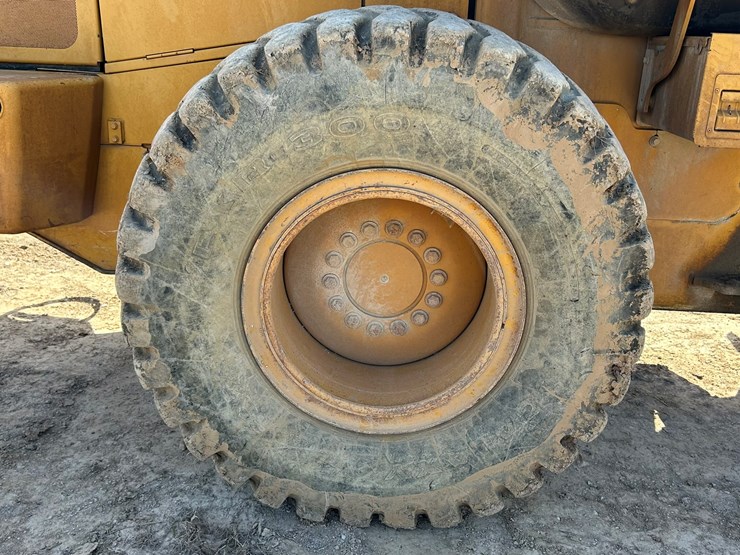 2010-deere-544k-image-84