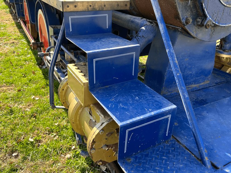 frick-steam-locomotive-with-track-image-27