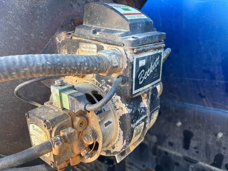 ditch-witch-vac-trailer-image-8