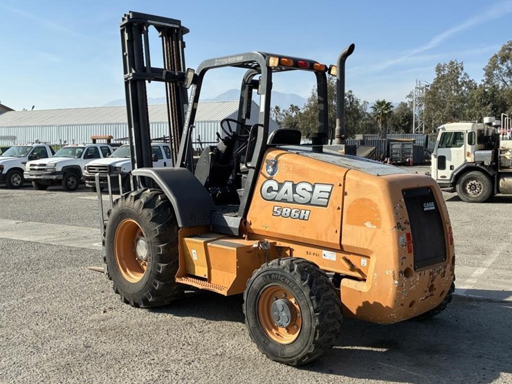 2015-case-586h-image-4