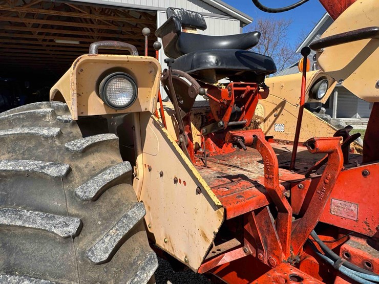 case-1030-comfort-king-tractor,-diesel,-wide-front,-18.4-34-tires,-5-front-weights,-2-remotes,-3pt.,-image-21