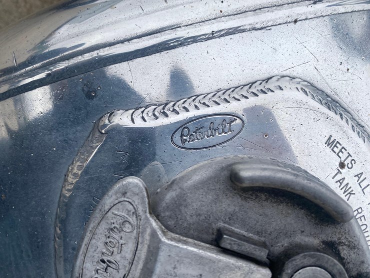 2002-peterbilt-379-image-35