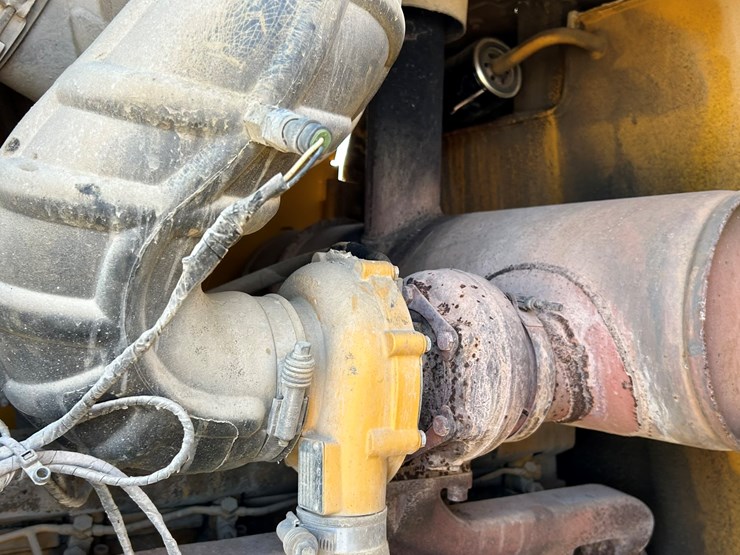 2010-deere-544k-image-47