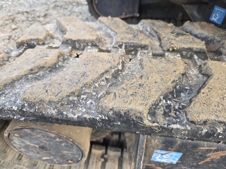 2020-deere-26g-image-54