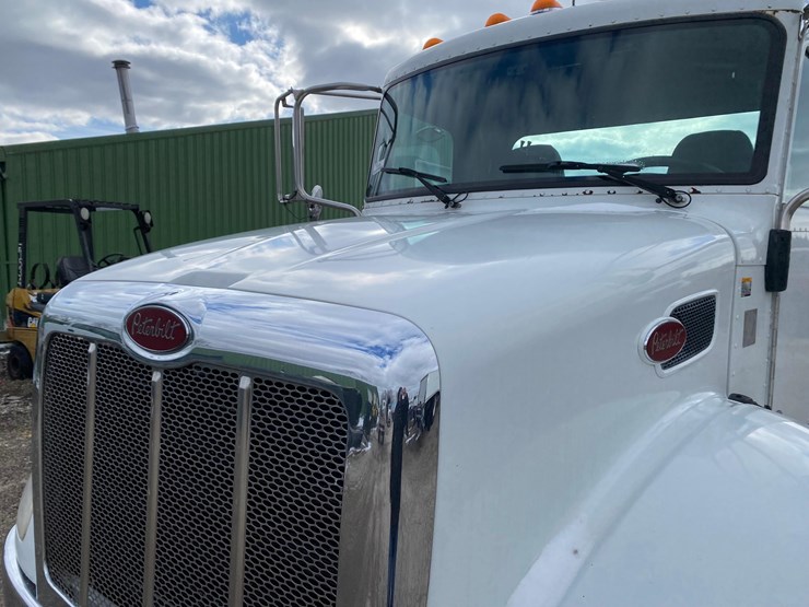 2016-peterbilt-325-image-10