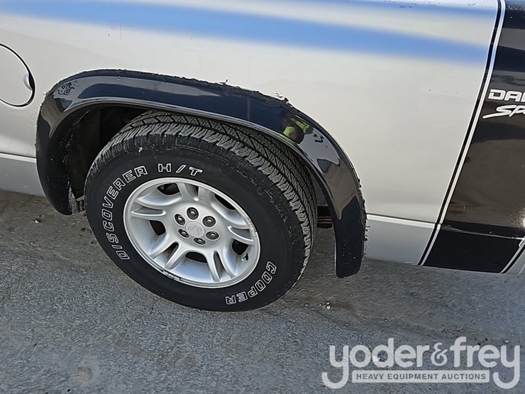 2001-dodge-dakota-sport-image-12