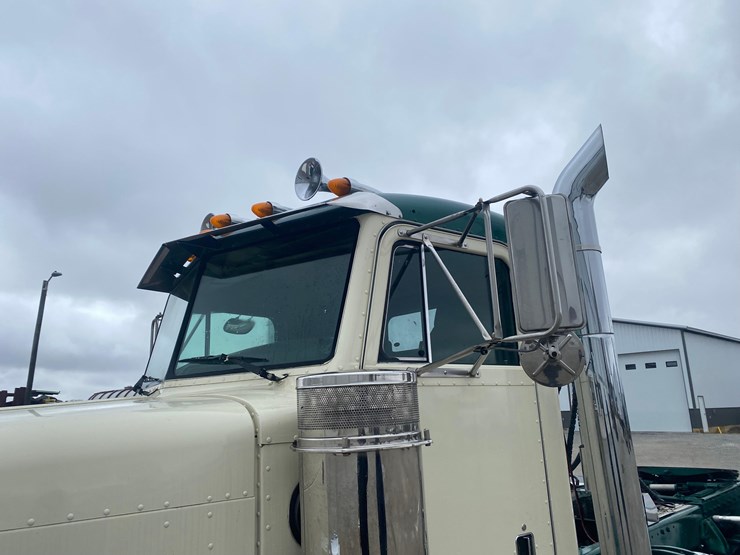 2002-peterbilt-379-image-67