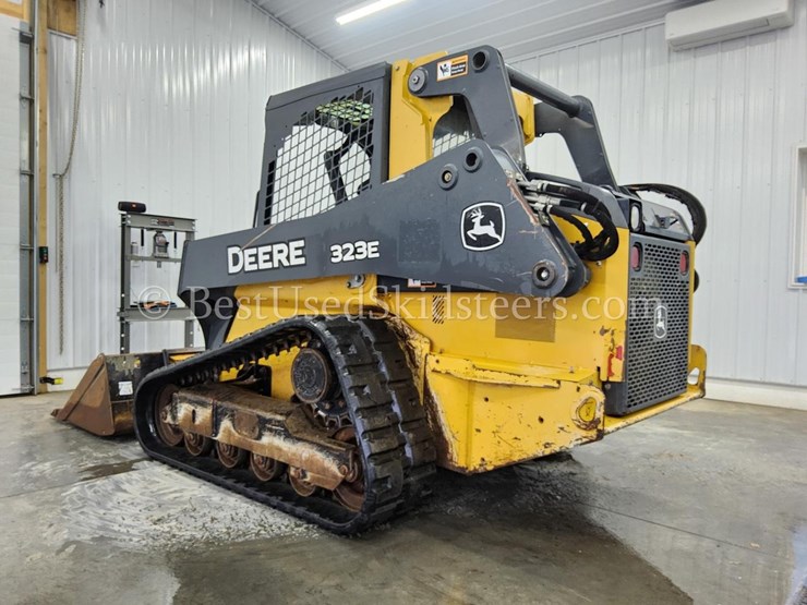 2018-deere-323e-image-3