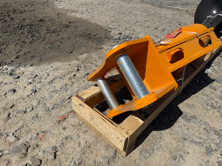 caterpillar-303-image-9