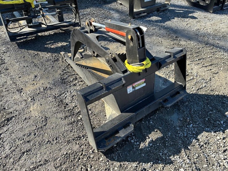 wildcat-heavy-duty-skid-steer-ditching-grapple-bucket-image-2