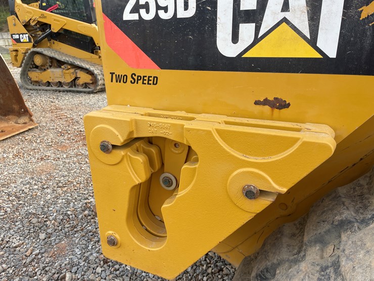 2017-caterpillar-259d-image-27