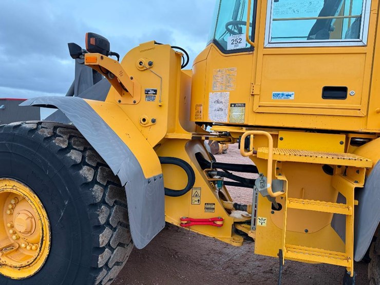 volvo-l120e-image-30