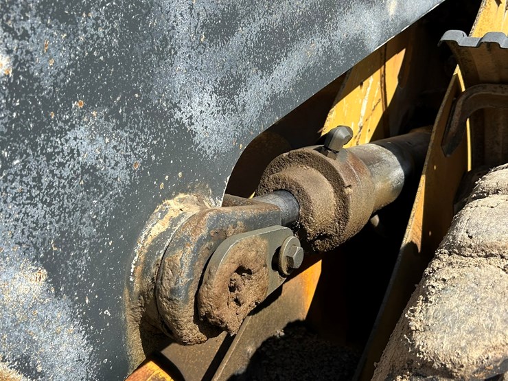 2010-deere-544k-image-21