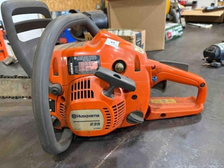 husqvarna-235---18"-chainsaw-image-2
